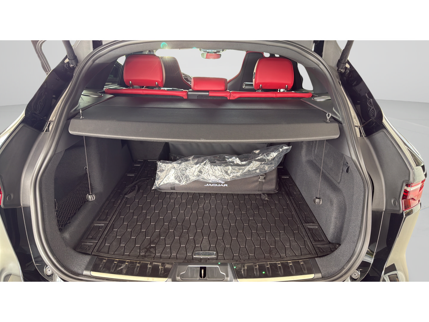 Used 2026 Jaguar F-PACE R-Dynamic S AWD/4WD image 9