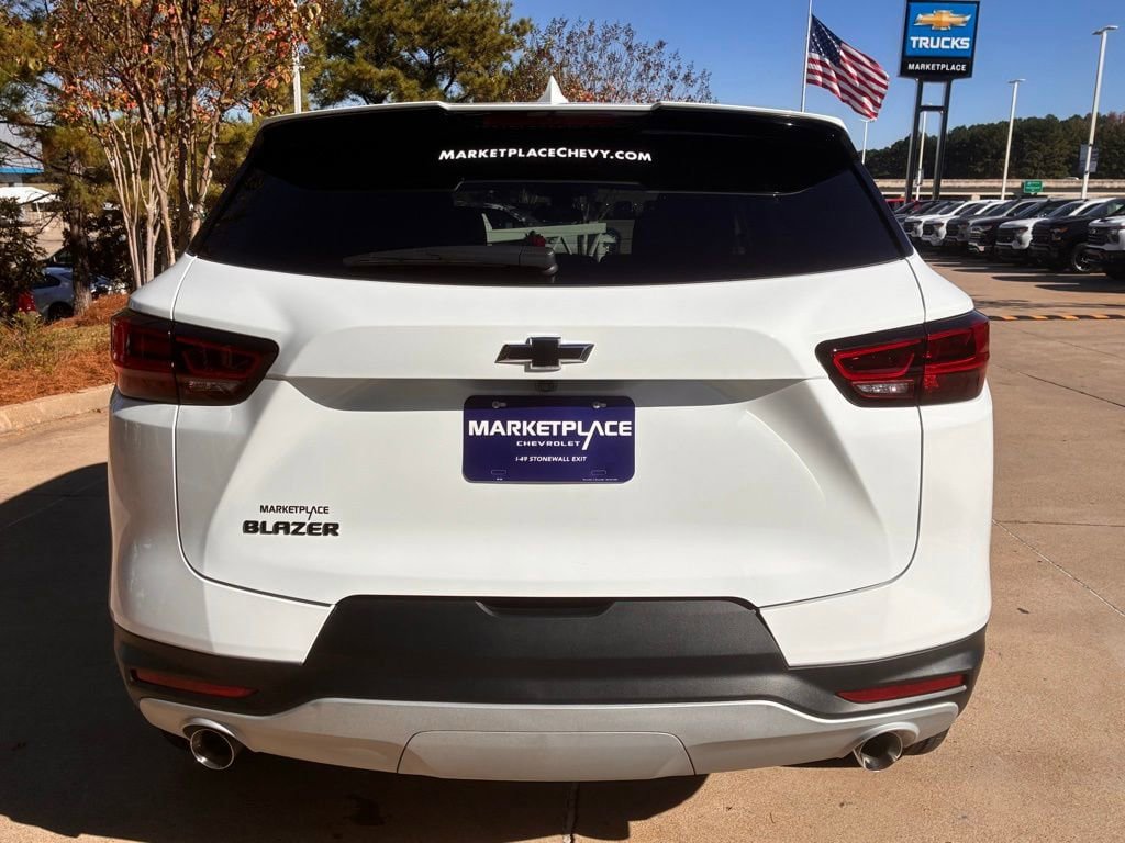 New 2025 Chevrolet Blazer LT w/ LPO, Black Sport Package FWD image 9
