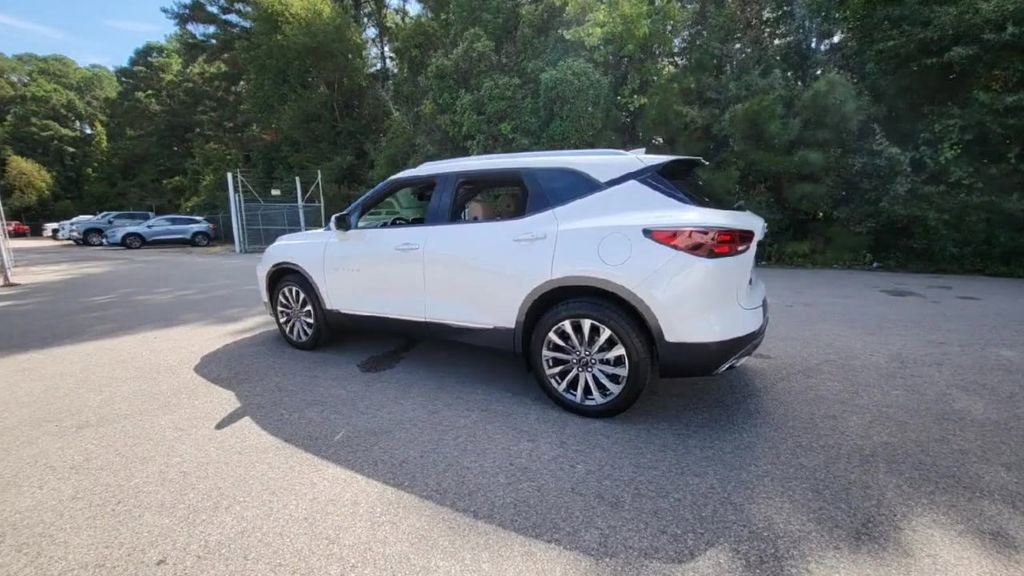 Certified 2025 Chevrolet Blazer Premier w/ Driver Confidence II Package image 3