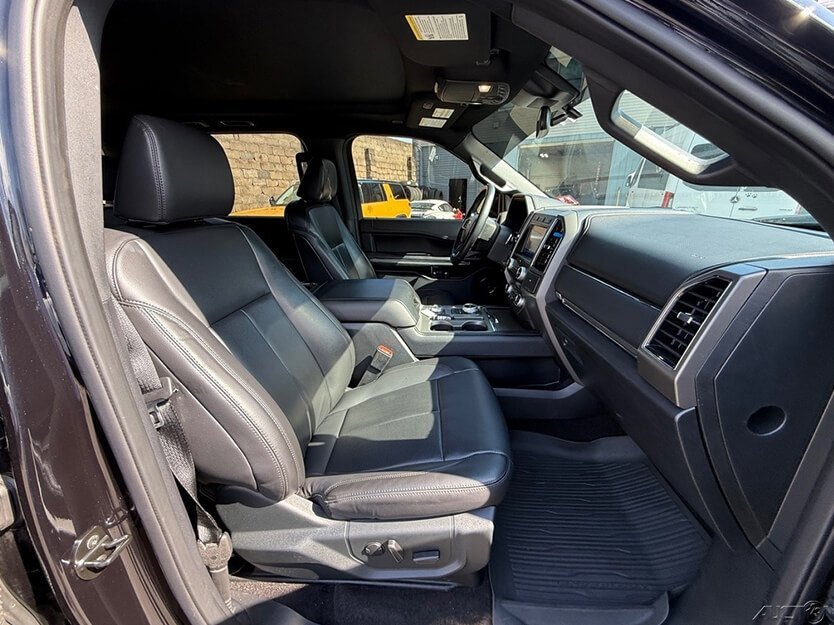 Used 2021 Ford Expedition XLT image 5