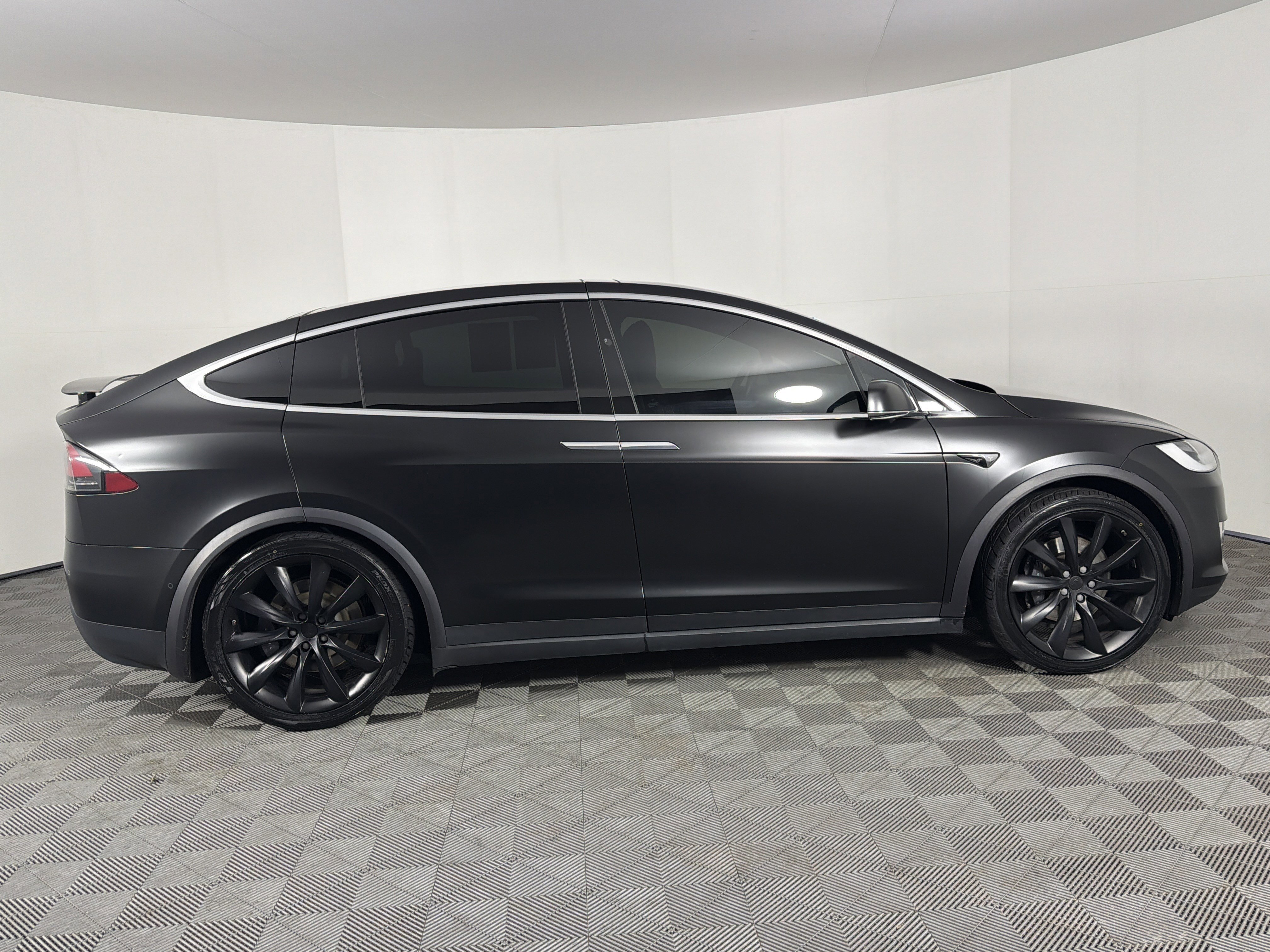 Used 2018 Tesla Model X 75D image 24