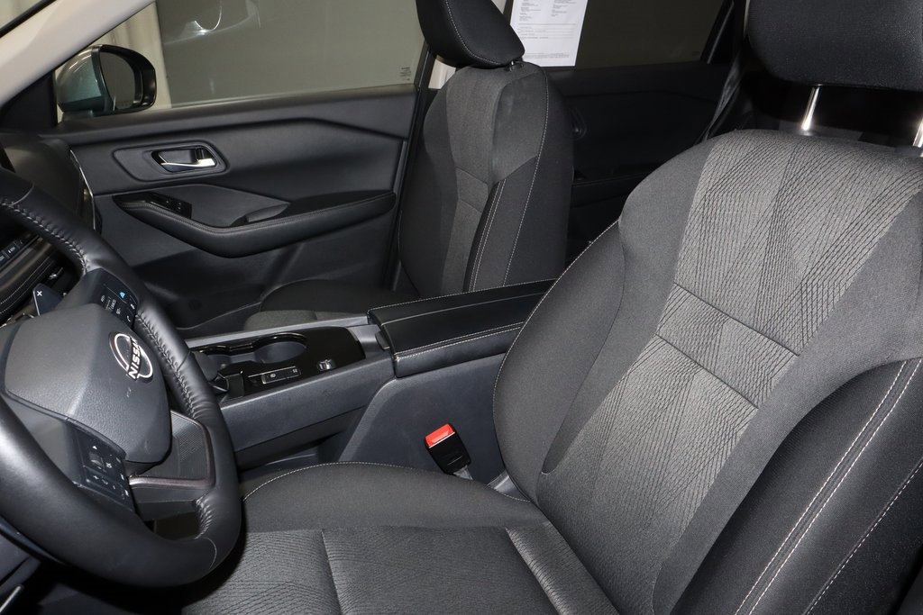 Certified 2025 Nissan Rogue SV image 25