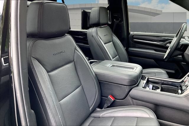 Used 2024 GMC Yukon XL Denali AWD/4WD image 7