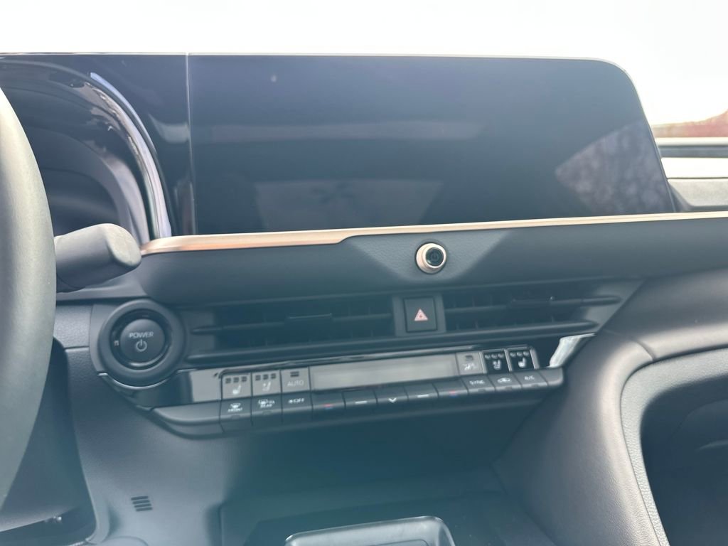 Certified 2025 Toyota Crown Nightshade image 21