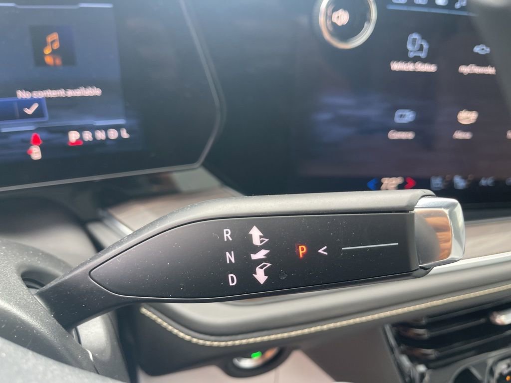 New 2025 Chevrolet Suburban Premier image 29