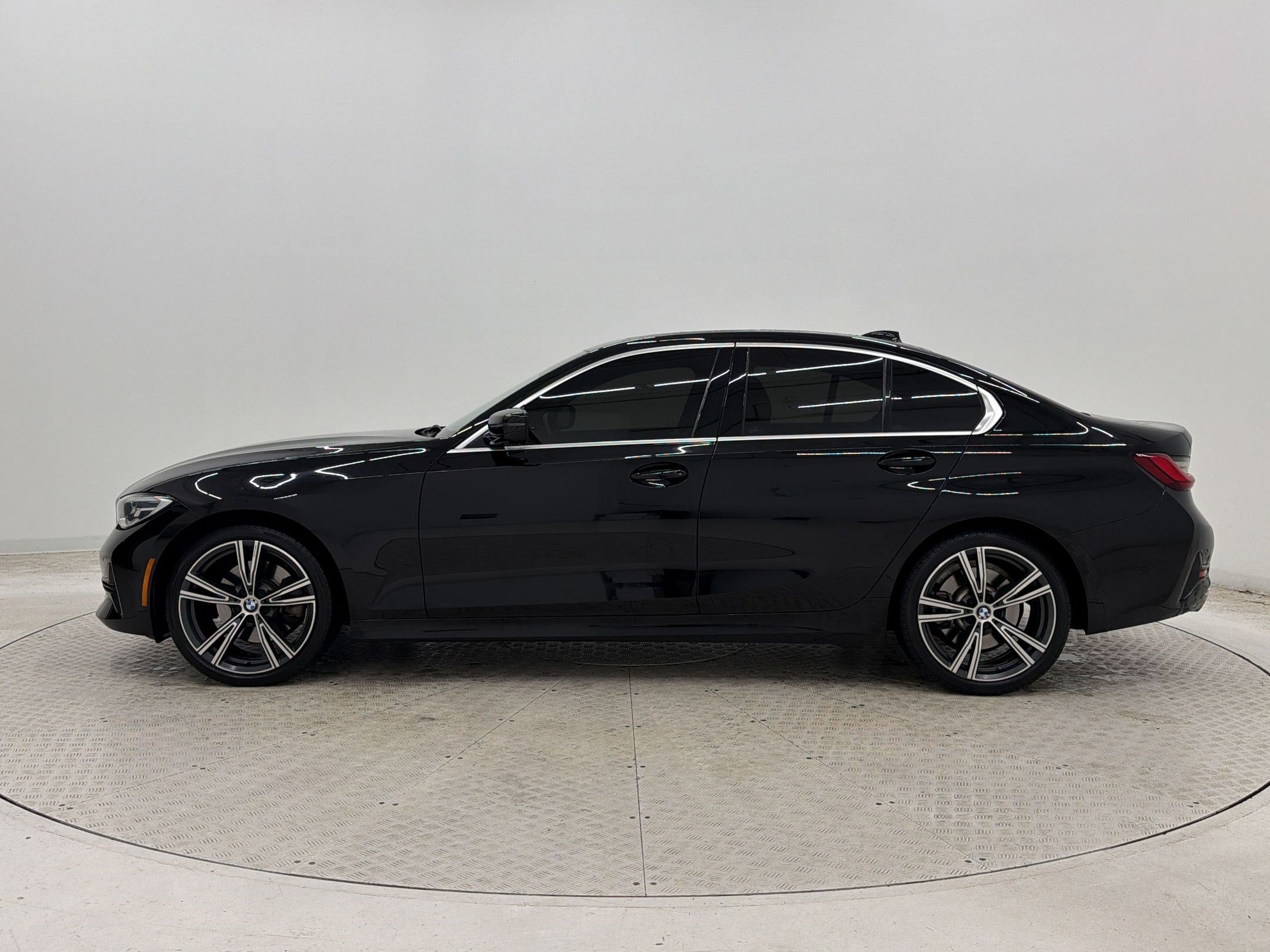Used 2022 BMW 330i Sedan w/ Convenience Package RWD image 2