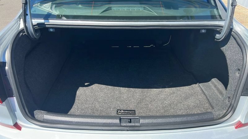 Used 2018 Volkswagen Passat 3.6 FWD image 10