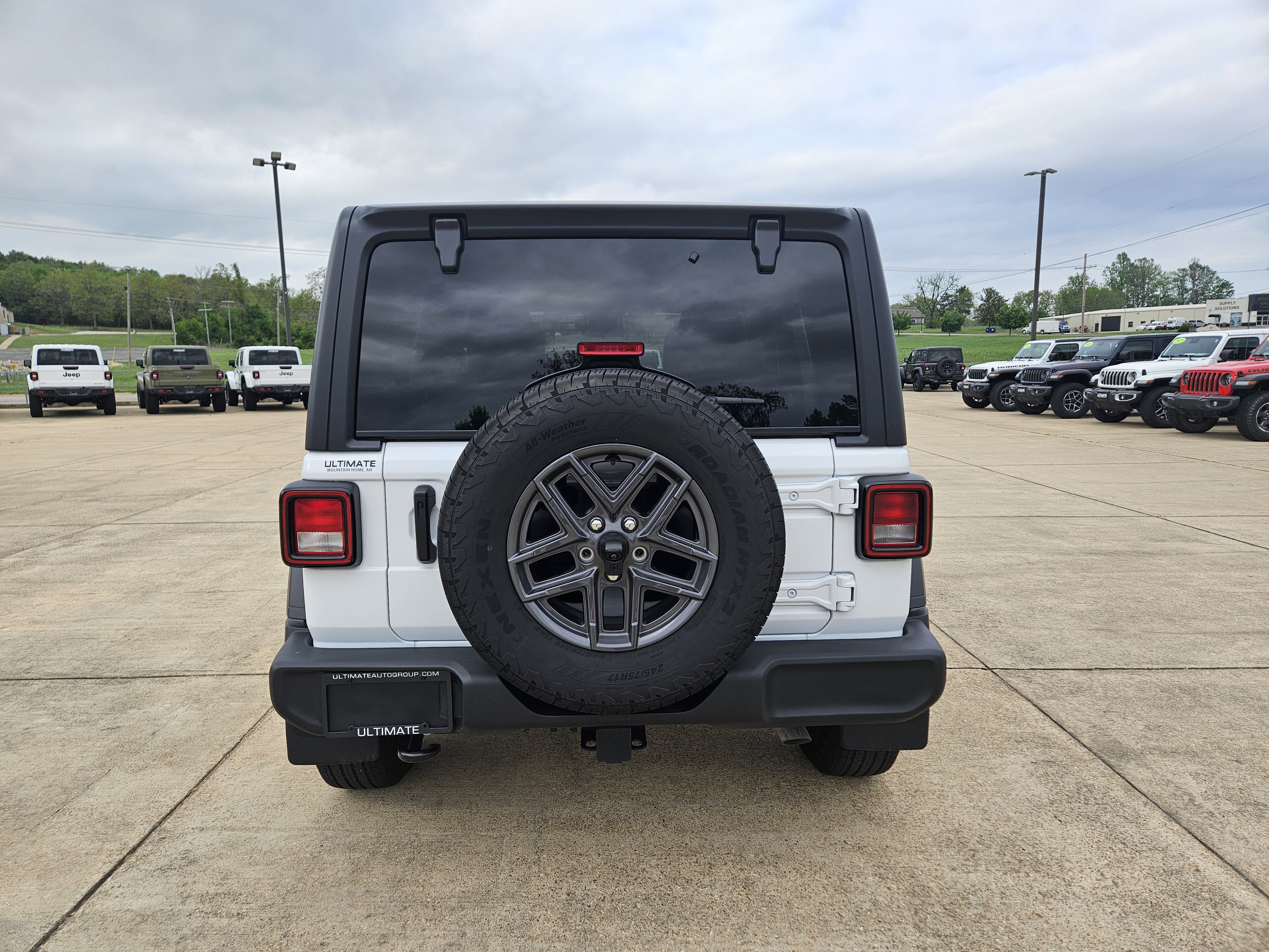 Used 2024 Jeep Wrangler Sport S image 5