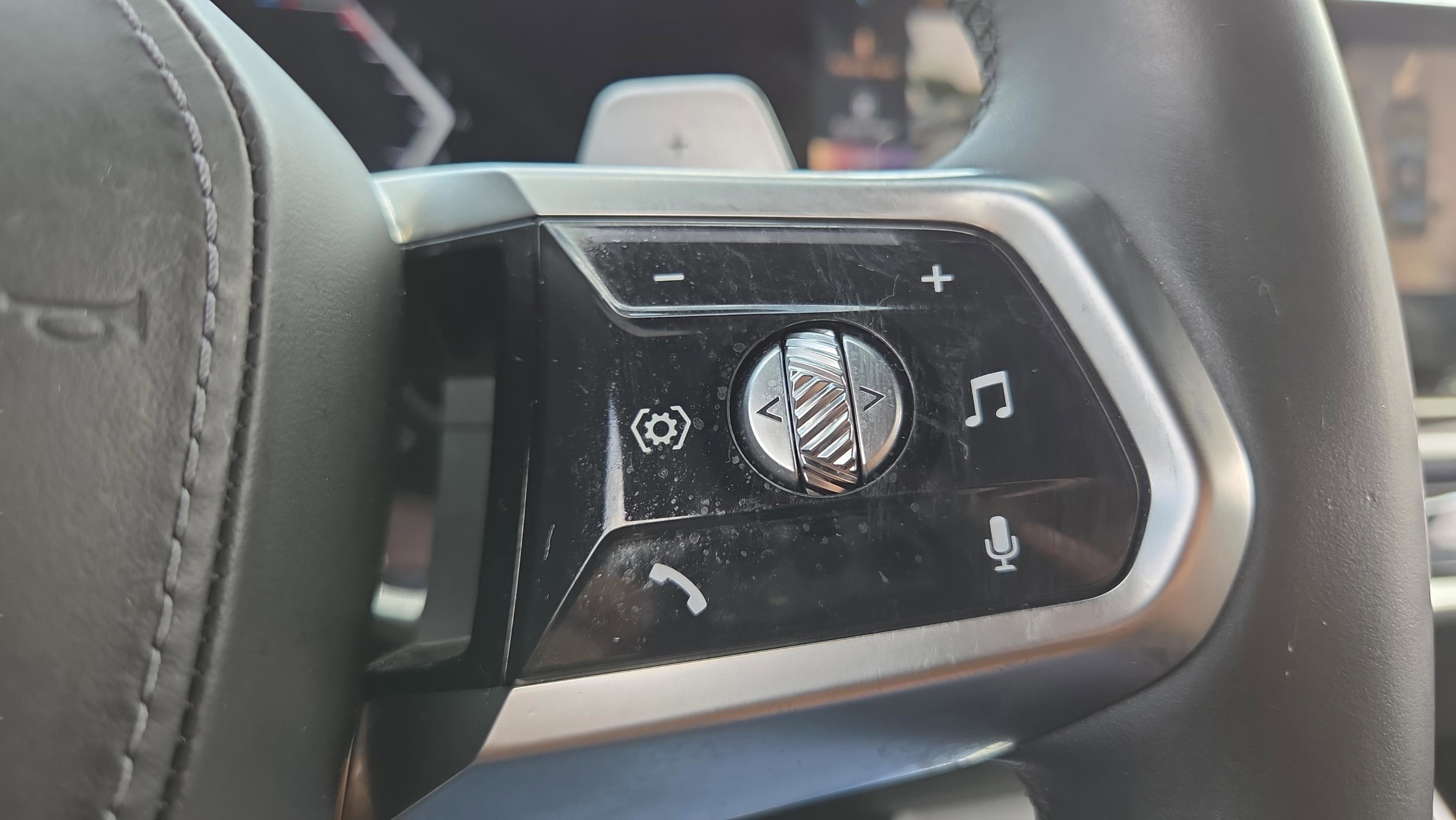 Certified 2023 BMW 740i RWD image 24