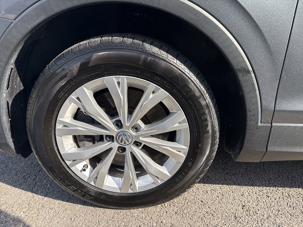 Used 2018 Volkswagen Tiguan S image 11