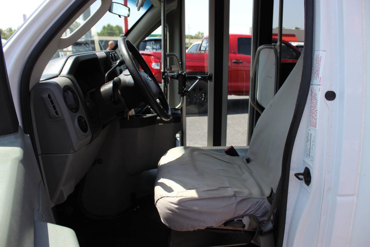 Used 2013 Ford E-450 and Econoline 450 Super Duty w/ Shuttle Bus Prep Pkg RWD image 11