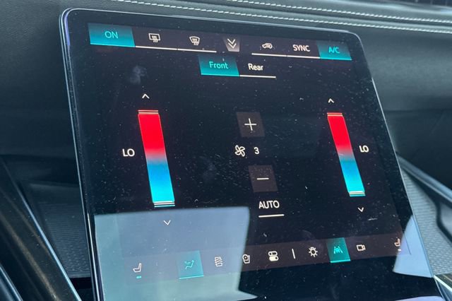 Certified 2025 Cadillac Escalade ESV Premium Luxury image 22