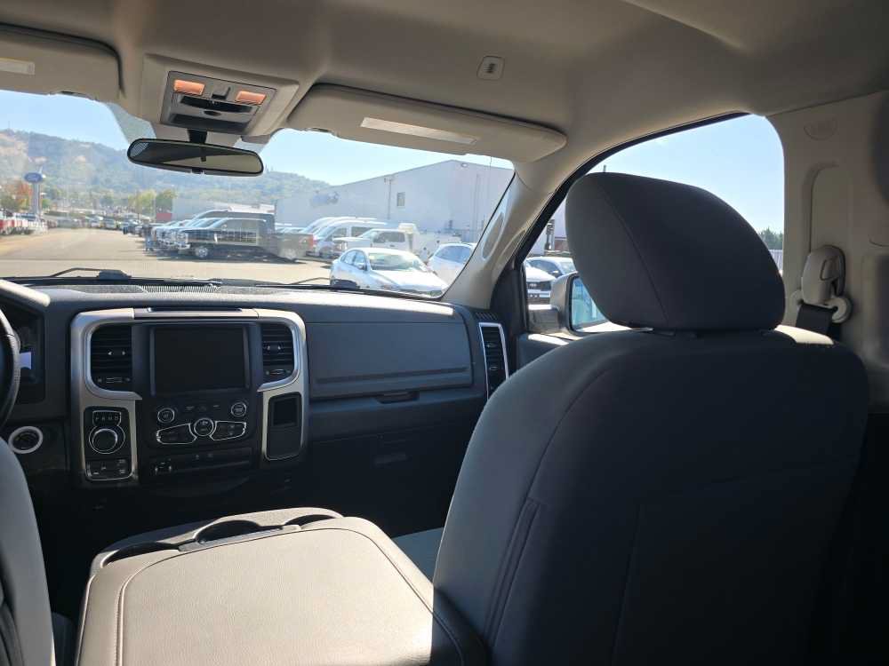 Used 2017 RAM 1500 Classic SLT AWD/4WD image 14