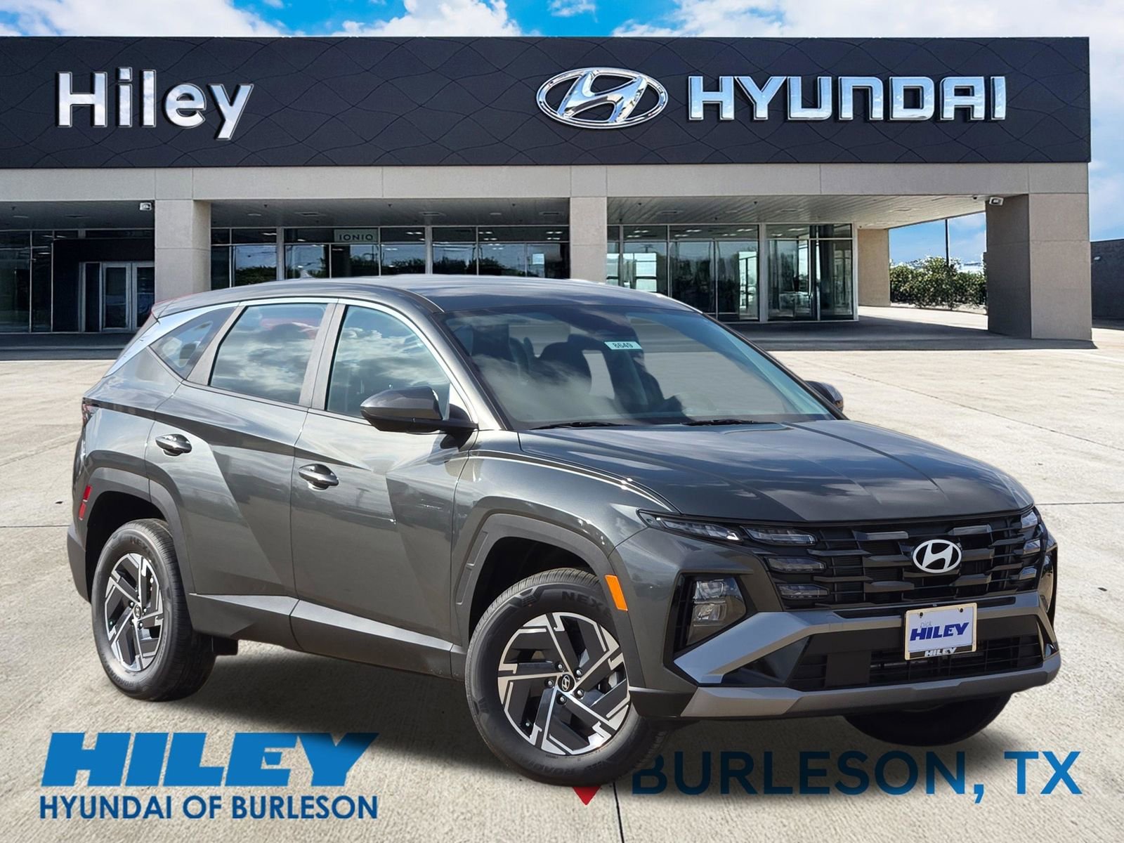 New 2026 Hyundai Tucson Blue SE image 2