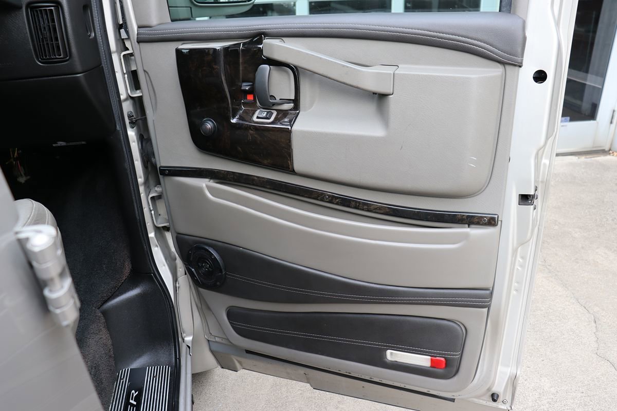 Used 2020 GMC Savana 2500 Extended w/ Enhanced Convenience Package image 54
