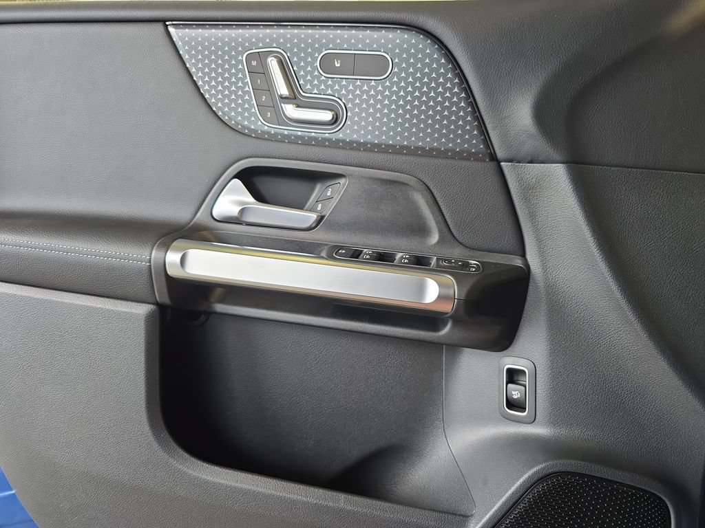 Used 2026 Mercedes-Benz GLB 250 image 28
