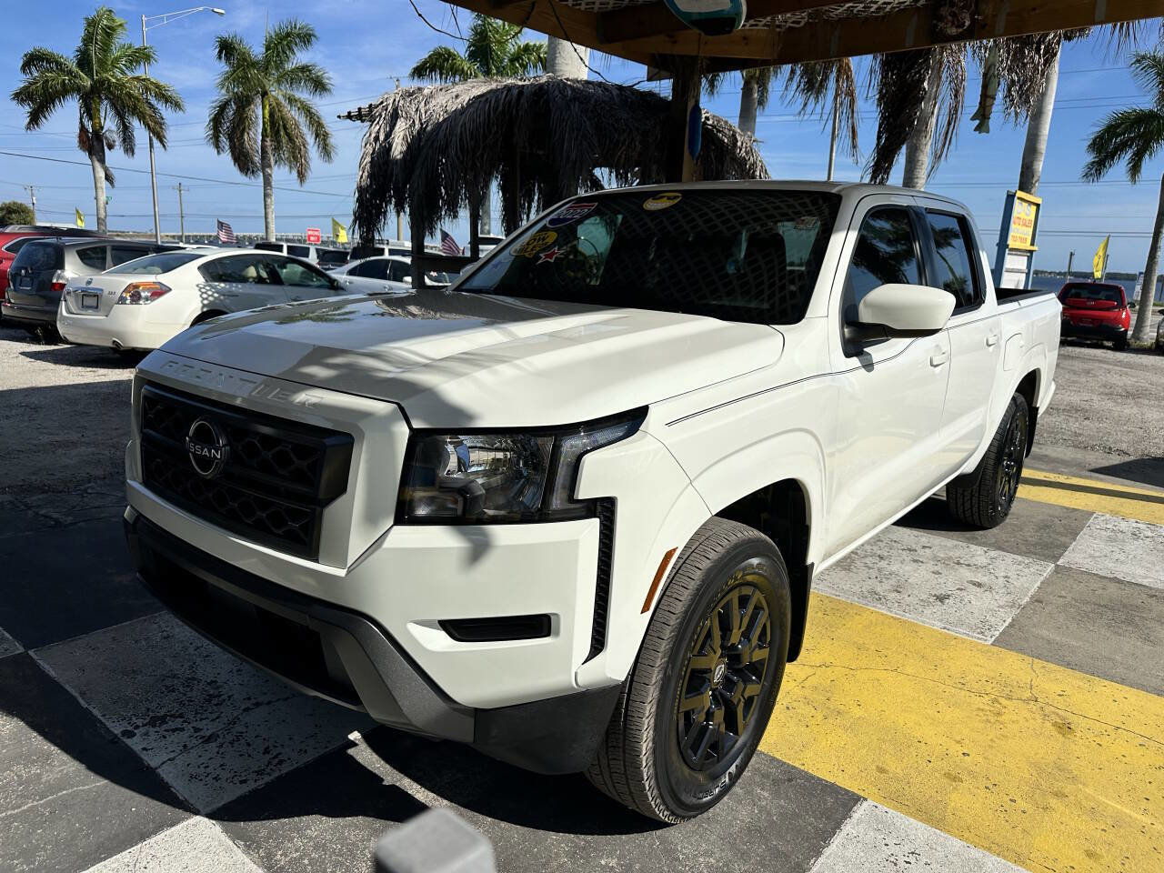 Used 2022 Nissan Frontier SV image 1