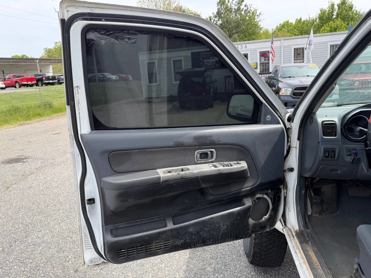 Used 2002 Nissan Xterra XE image 9