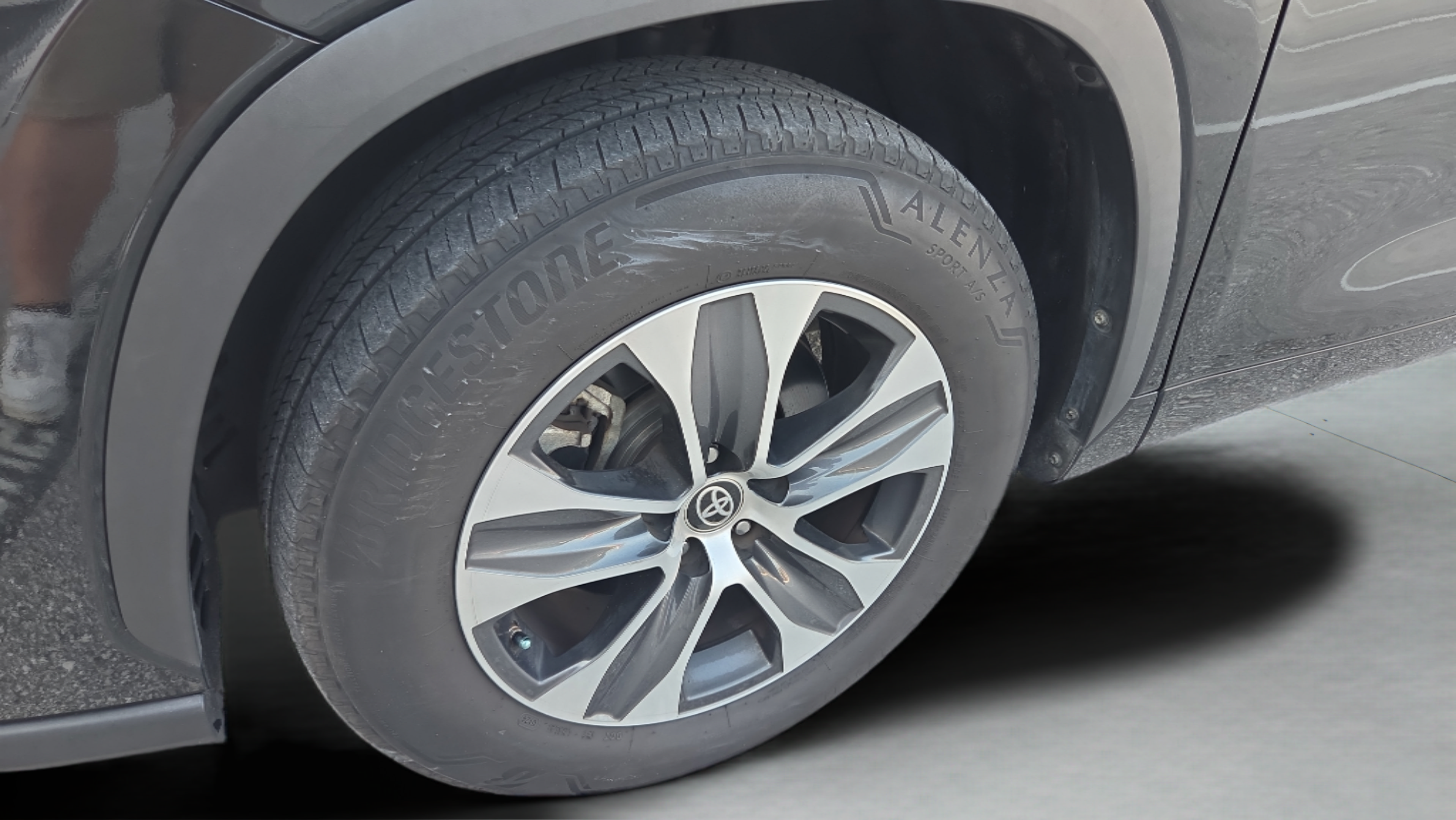 Used 2021 Toyota Highlander XLE FWD image 30
