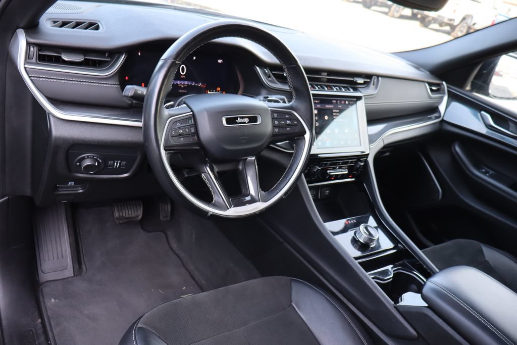 Used 2021 Jeep Grand Cherokee L Laredo AWD/4WD image 5