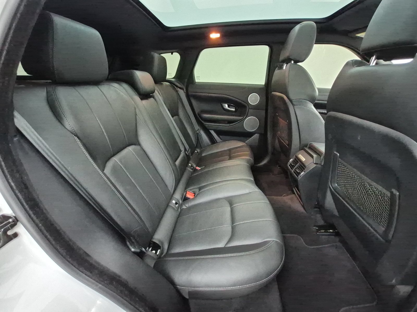 Used 2018 Land Rover Range Rover Evoque SE AWD/4WD image 24