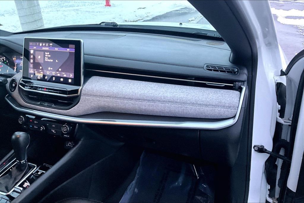 Used 2024 Jeep Compass Latitude image 17