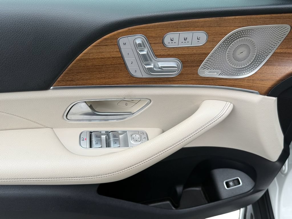 Used 2022 Mercedes-Benz GLS 450 4MATIC image 11