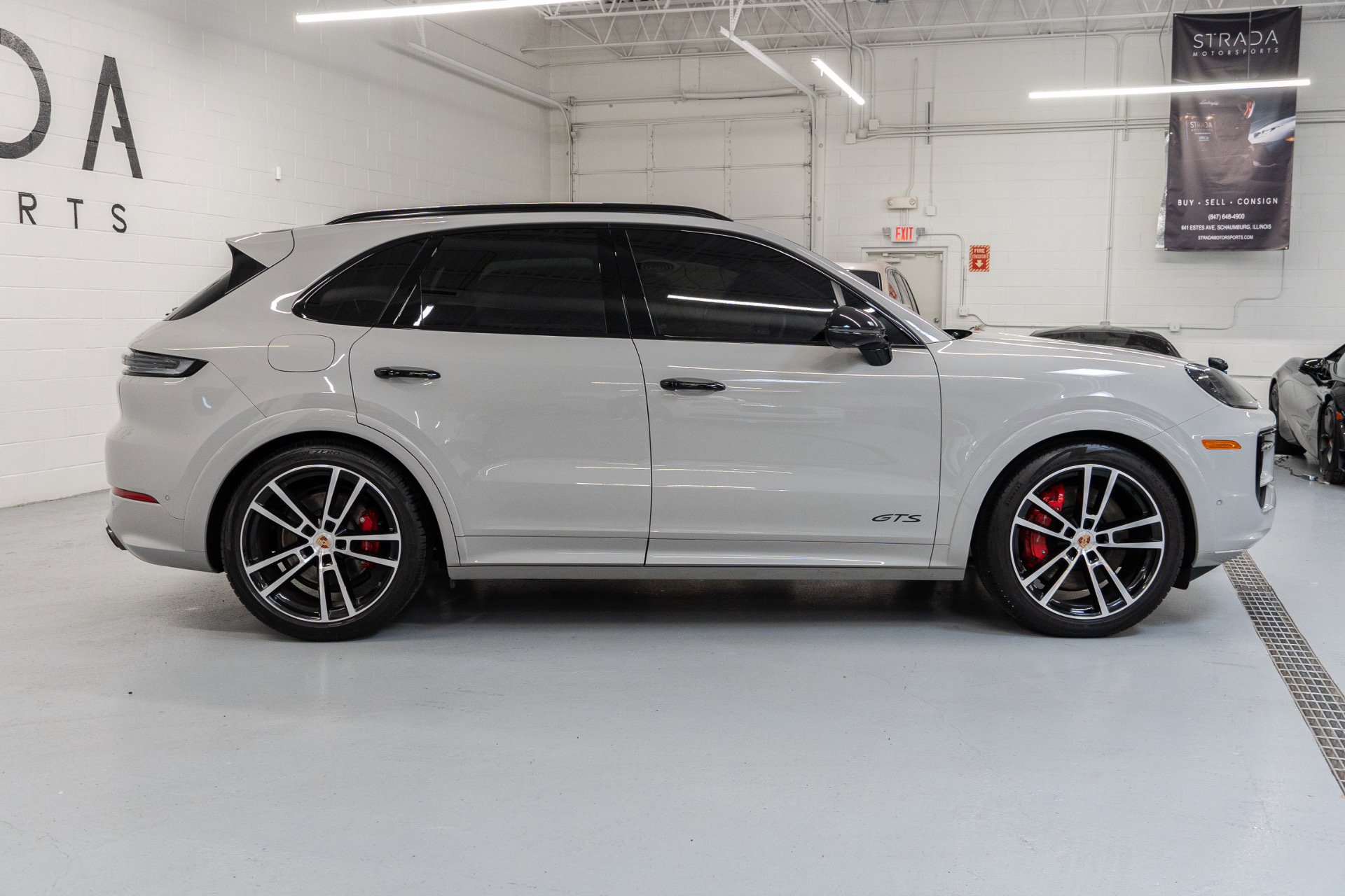 Used 2025 Porsche Cayenne GTS image 9