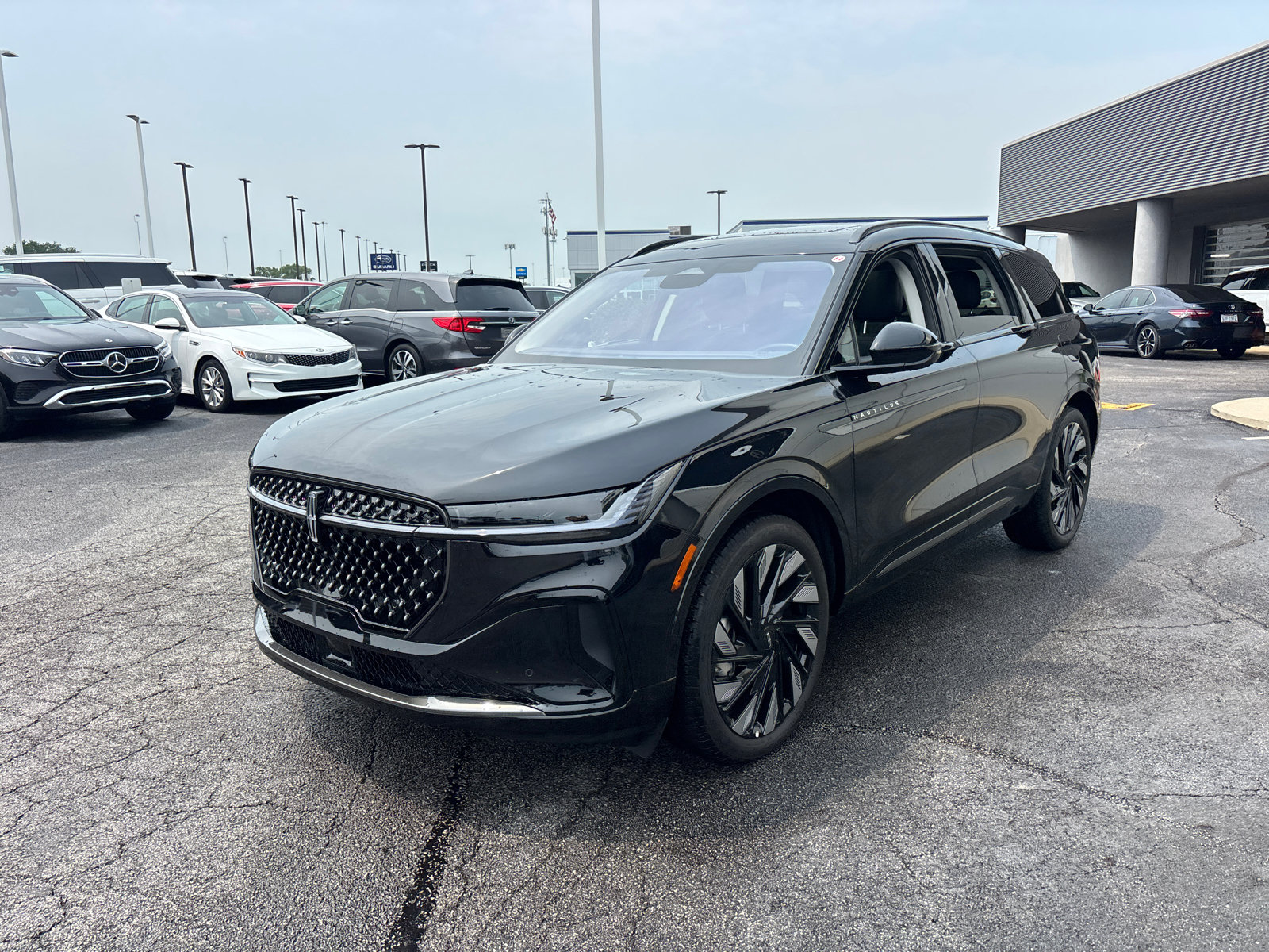 New 2026 Lincoln Nautilus Reserve w/ Jet Appearance Package AWD/4WD image 3
