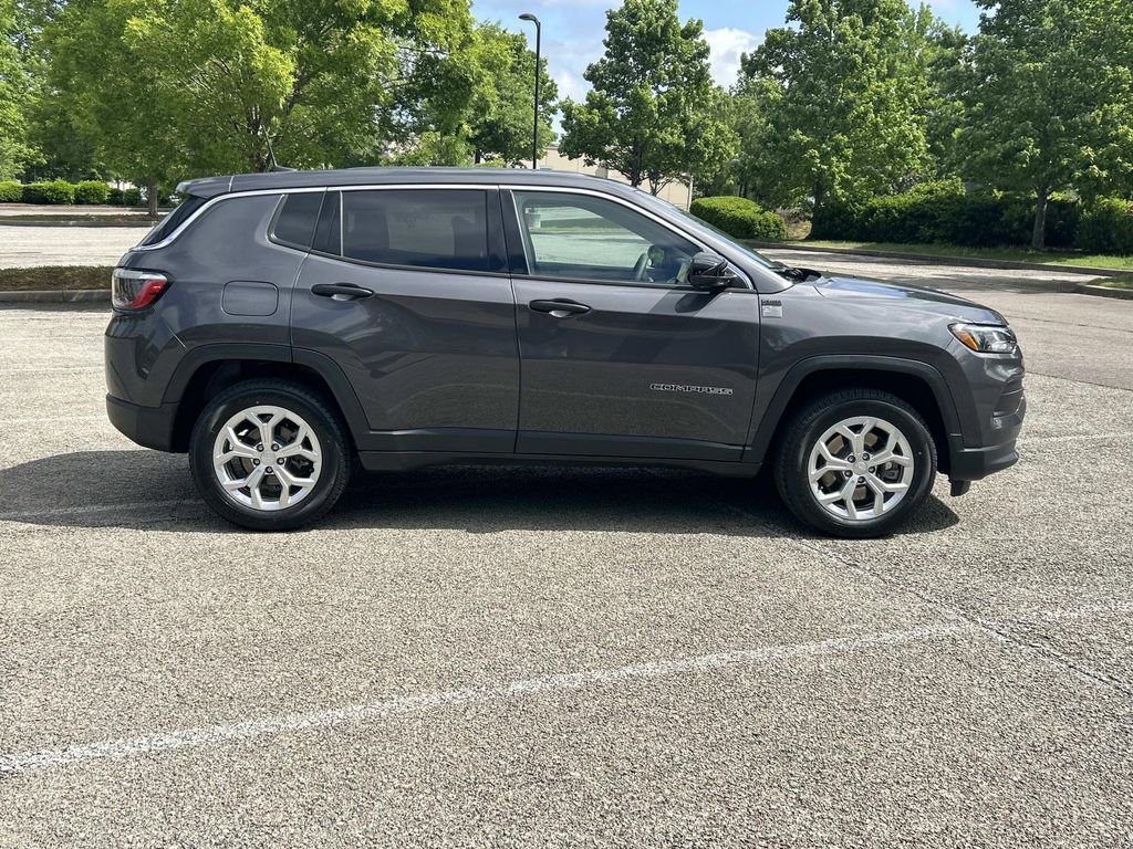 Used 2024 Jeep Compass Sport AWD/4WD image 8