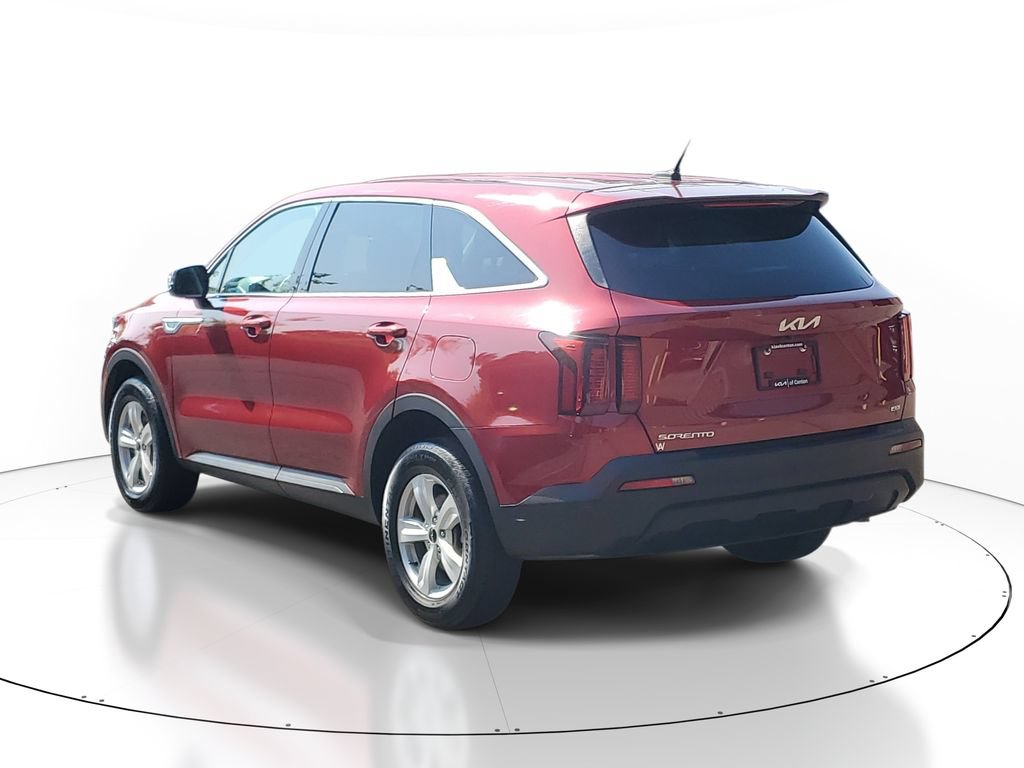 Certified 2023 Kia Sorento LX AWD/4WD image 3