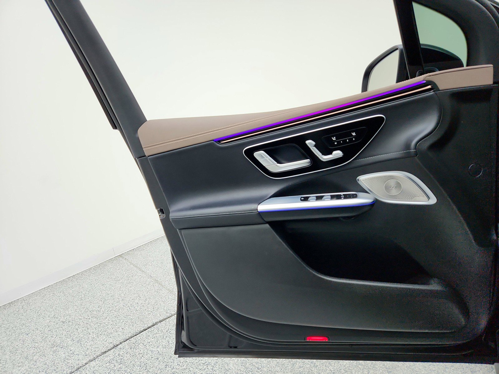 Certified 2023 Mercedes-Benz EQE 350+ 4MATIC SUV image 17