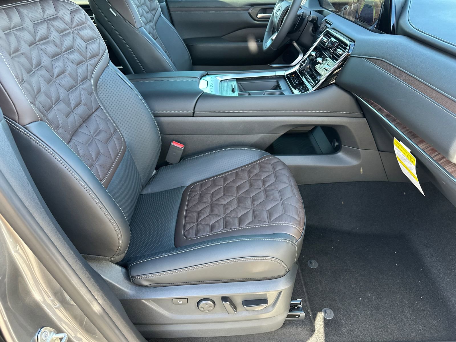 New 2026 Nissan Armada Platinum Reserve image 13