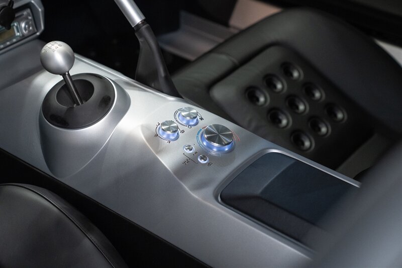 Used 2006 Ford GT RWD image 15