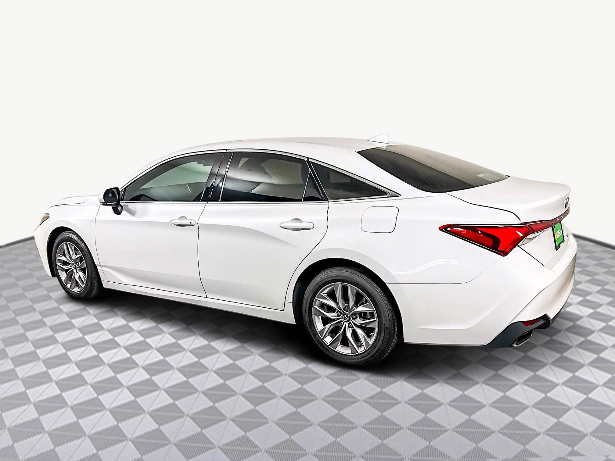 Used 2019 Toyota Avalon XLE w/ Moonroof Package image 7