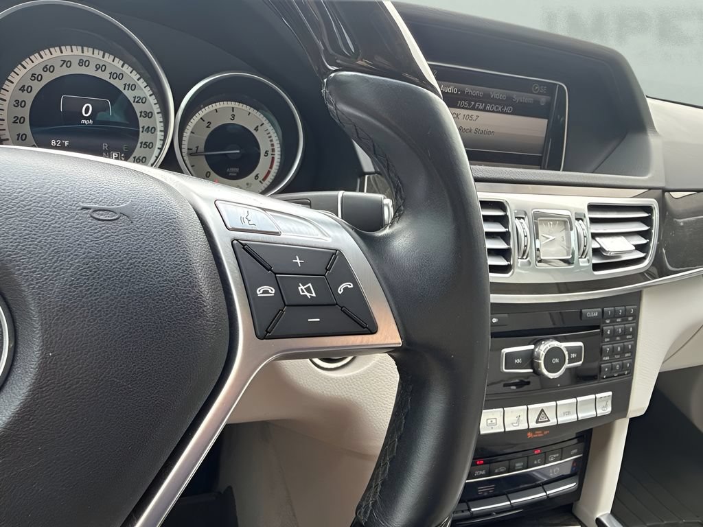 Used 2014 Mercedes-Benz E 250 BlueTEC Sedan image 19