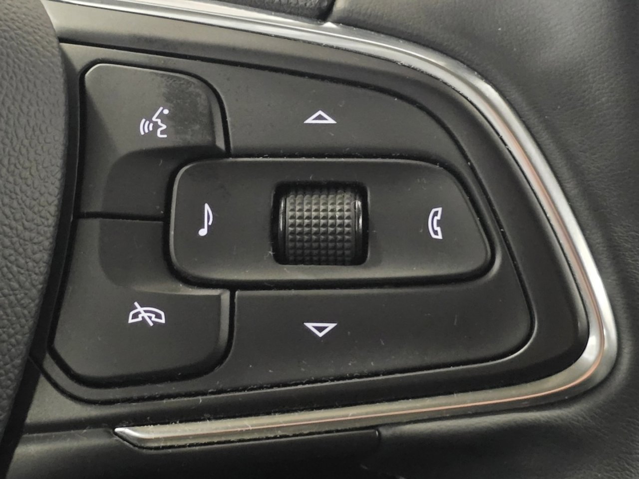 Used 2024 Buick Encore GX Avenir w/ Avenir Convenience Package image 31