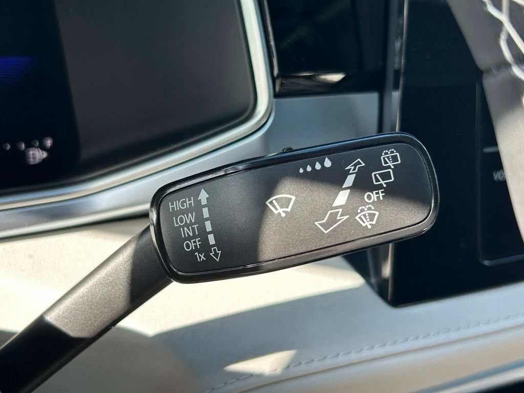 New 2026 Volkswagen Taos SE FWD image 22