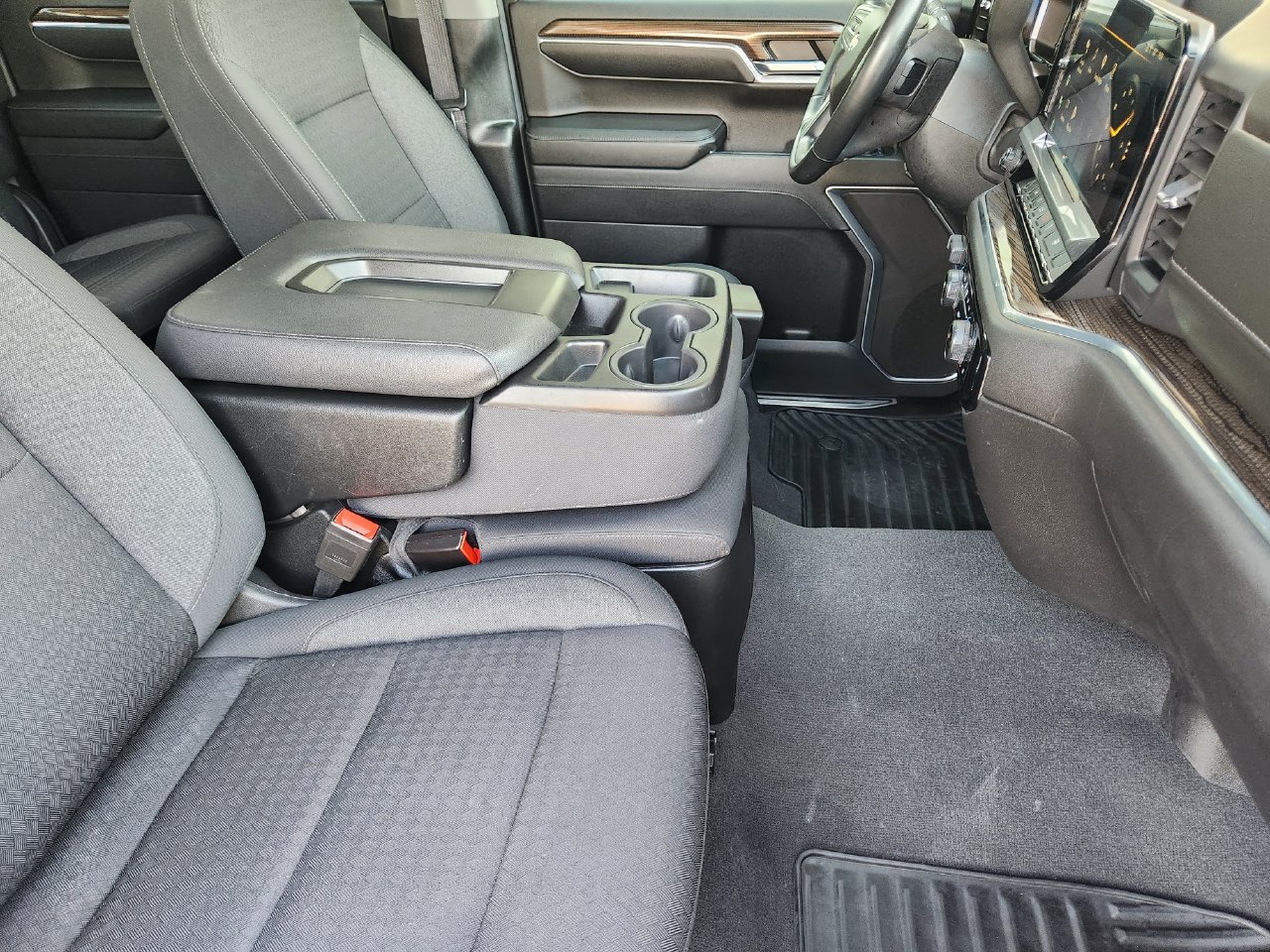 Used 2024 Chevrolet Silverado 1500 LT RWD image 13