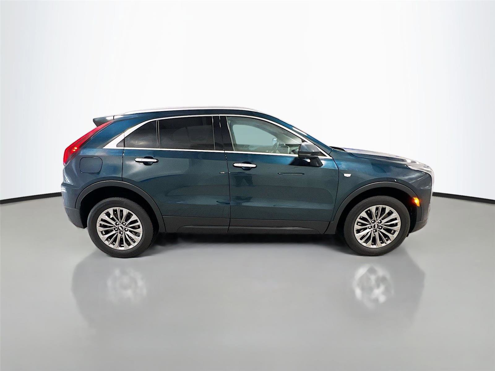 Used 2025 Cadillac XT4 Premium Luxury image 8