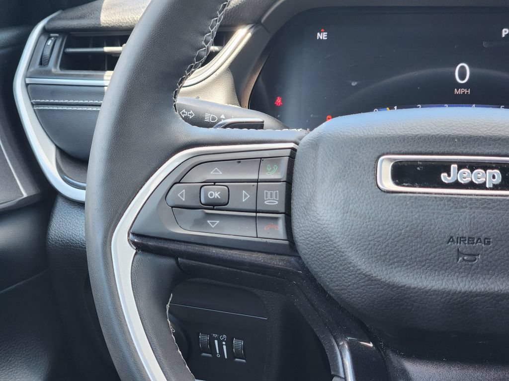 Used 2023 Jeep Grand Cherokee Altitude RWD image 26