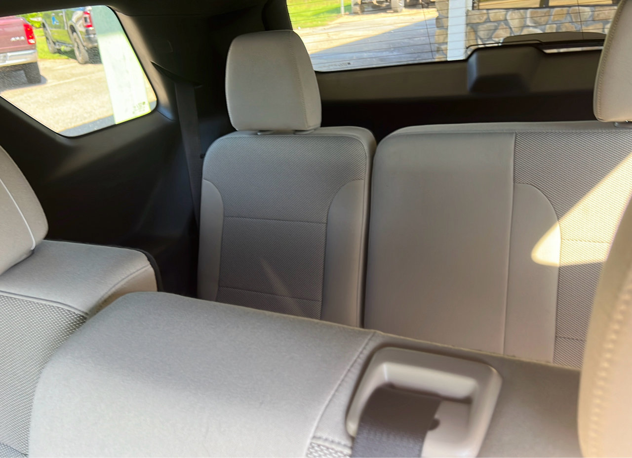 Used 2022 Chevrolet Traverse LS image 16