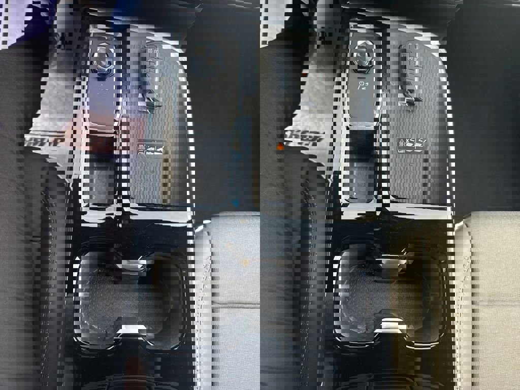 Used 2025 Buick Enclave Preferred AWD/4WD image 26