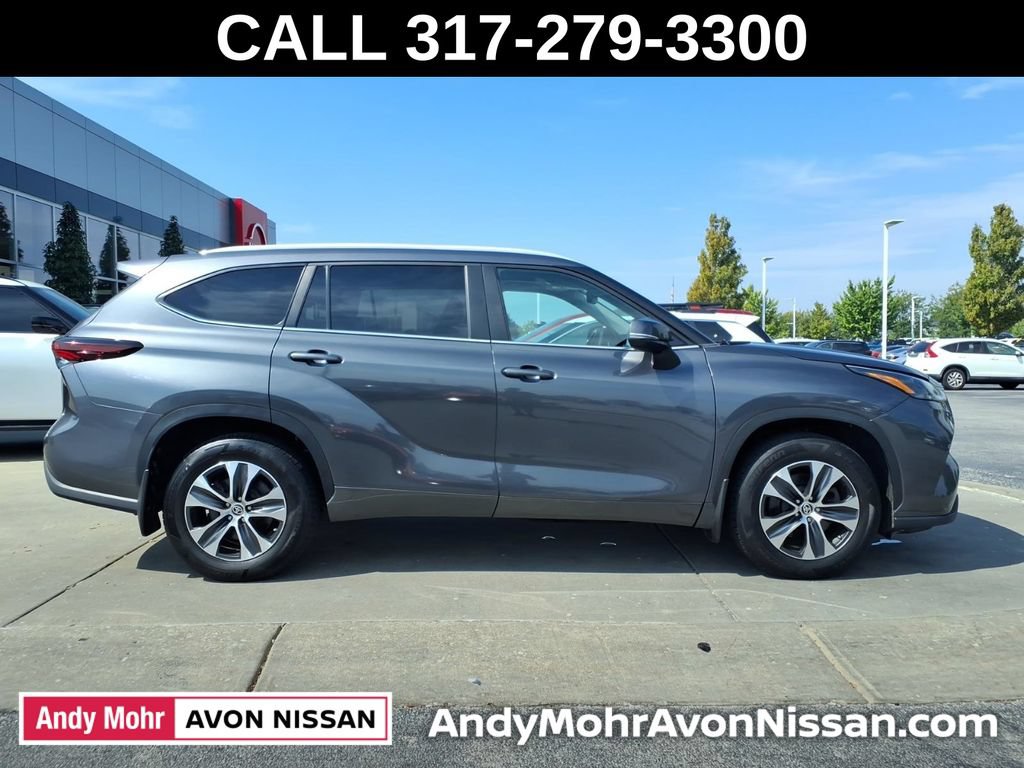 Used 2024 Toyota Highlander XLE AWD/4WD image 8