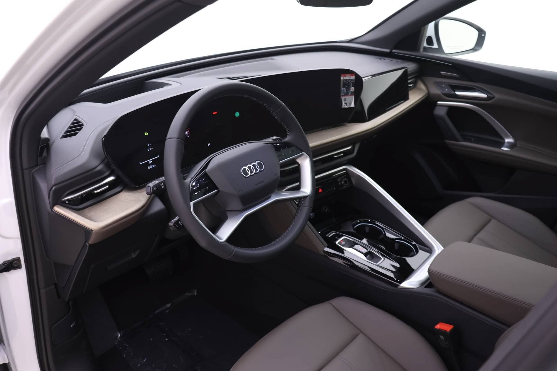 Used 2025 Audi Q5 Premium Plus w/ Premium Plus AWD/4WD image 6