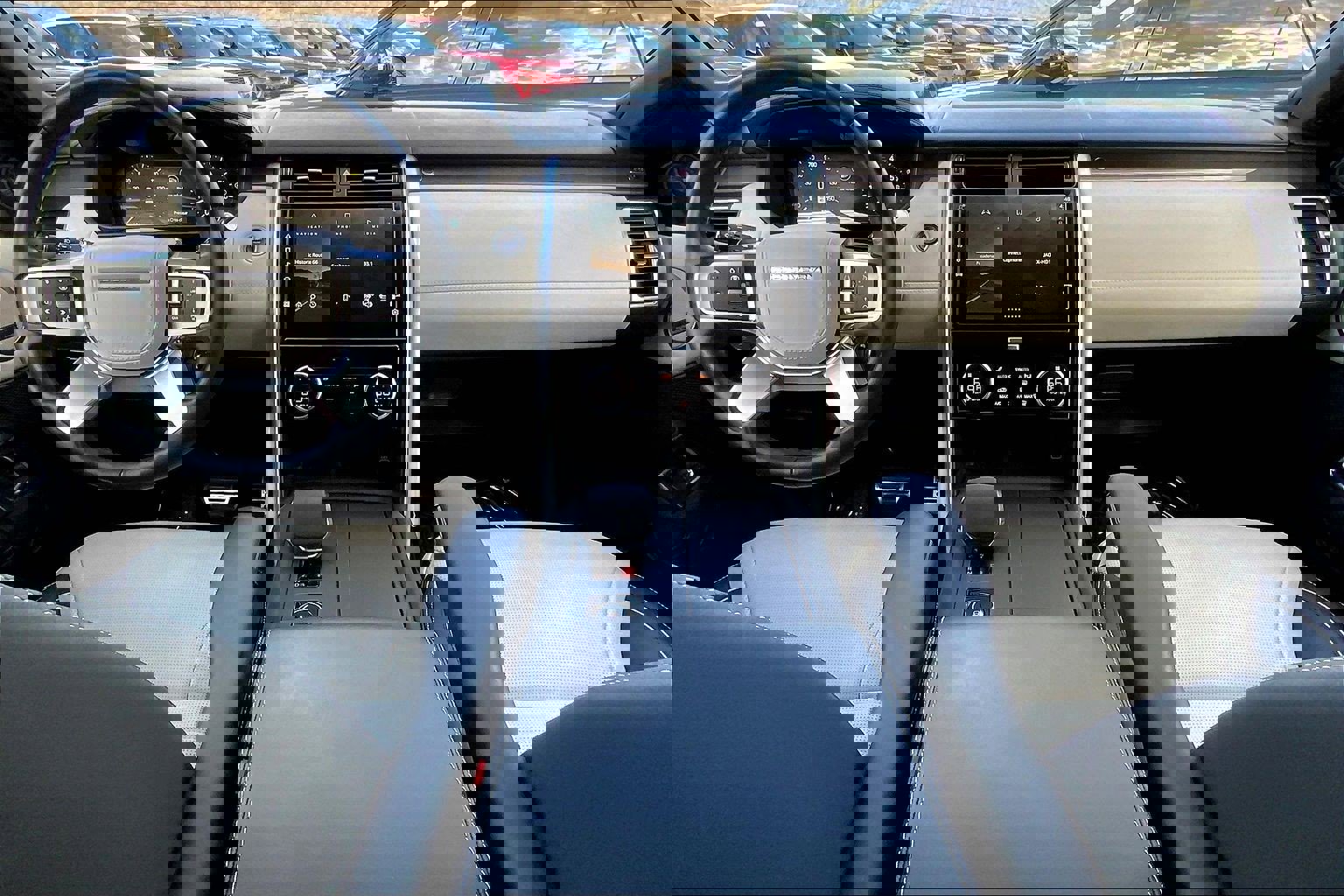 Used 2024 Land Rover Discovery Metropolitan Edition image 15