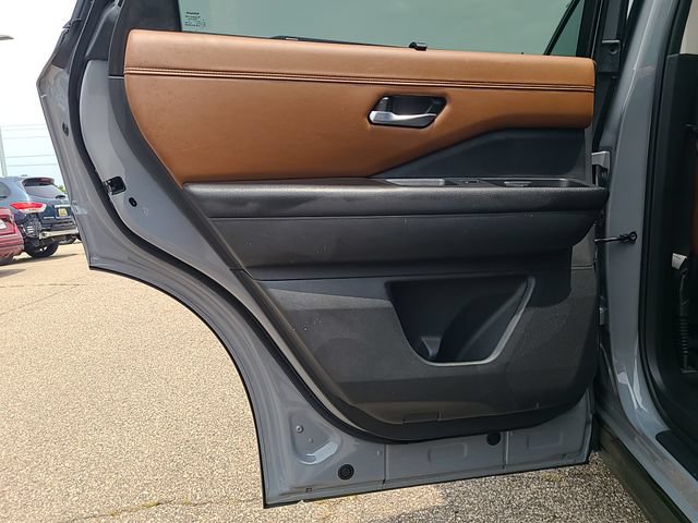 Used 2024 Nissan Pathfinder Platinum w/ Cargo Package AWD/4WD image 23