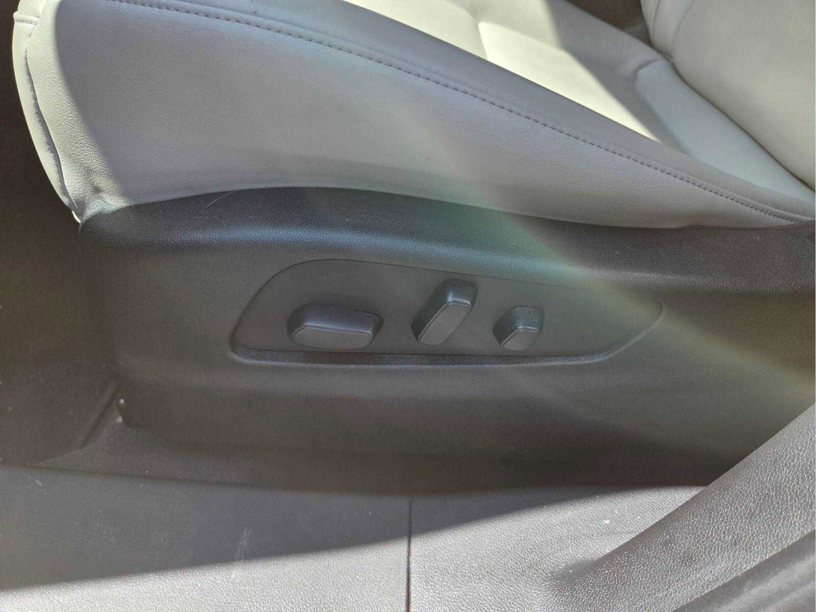 Used 2021 Cadillac XT4 Premium Luxury w/ Cold Weather Package image 20