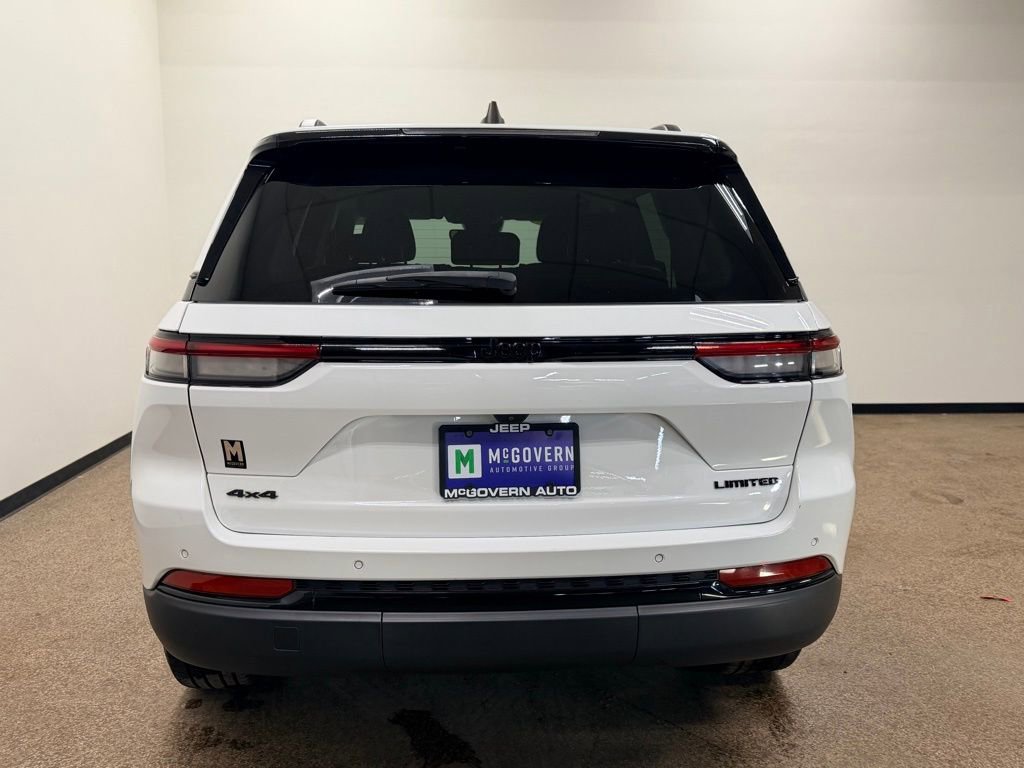 Used 2023 Jeep Grand Cherokee Limited w/ Black Appearance Package image 4