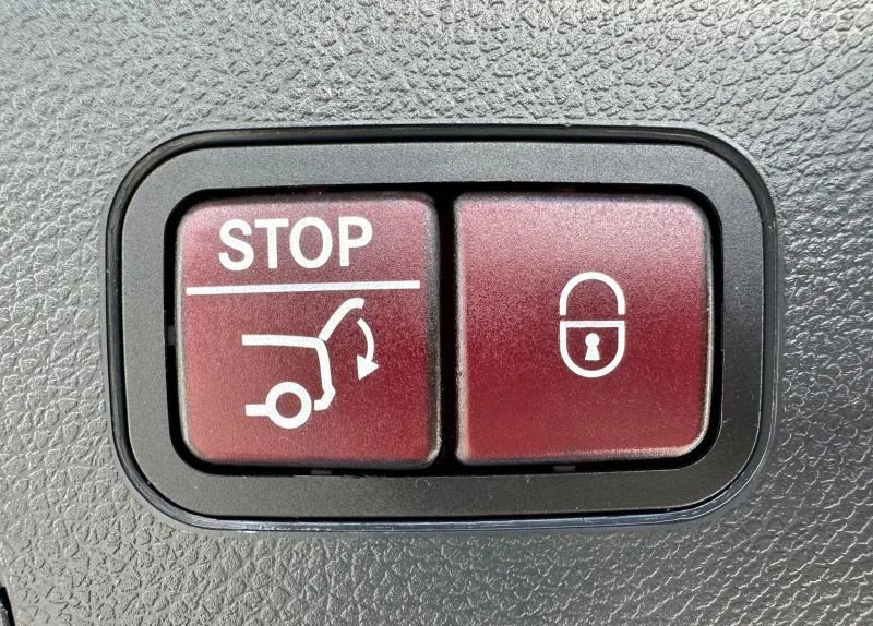 Used 2019 Mercedes-Benz GLC 300 w/ Parking Assistance Package image 50
